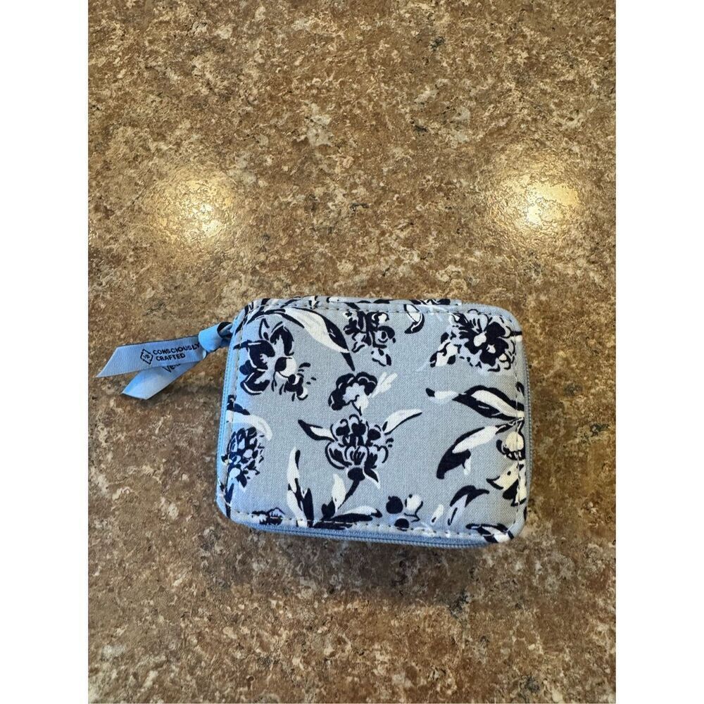 Woman’s new Vera Bradley pill box/keeper